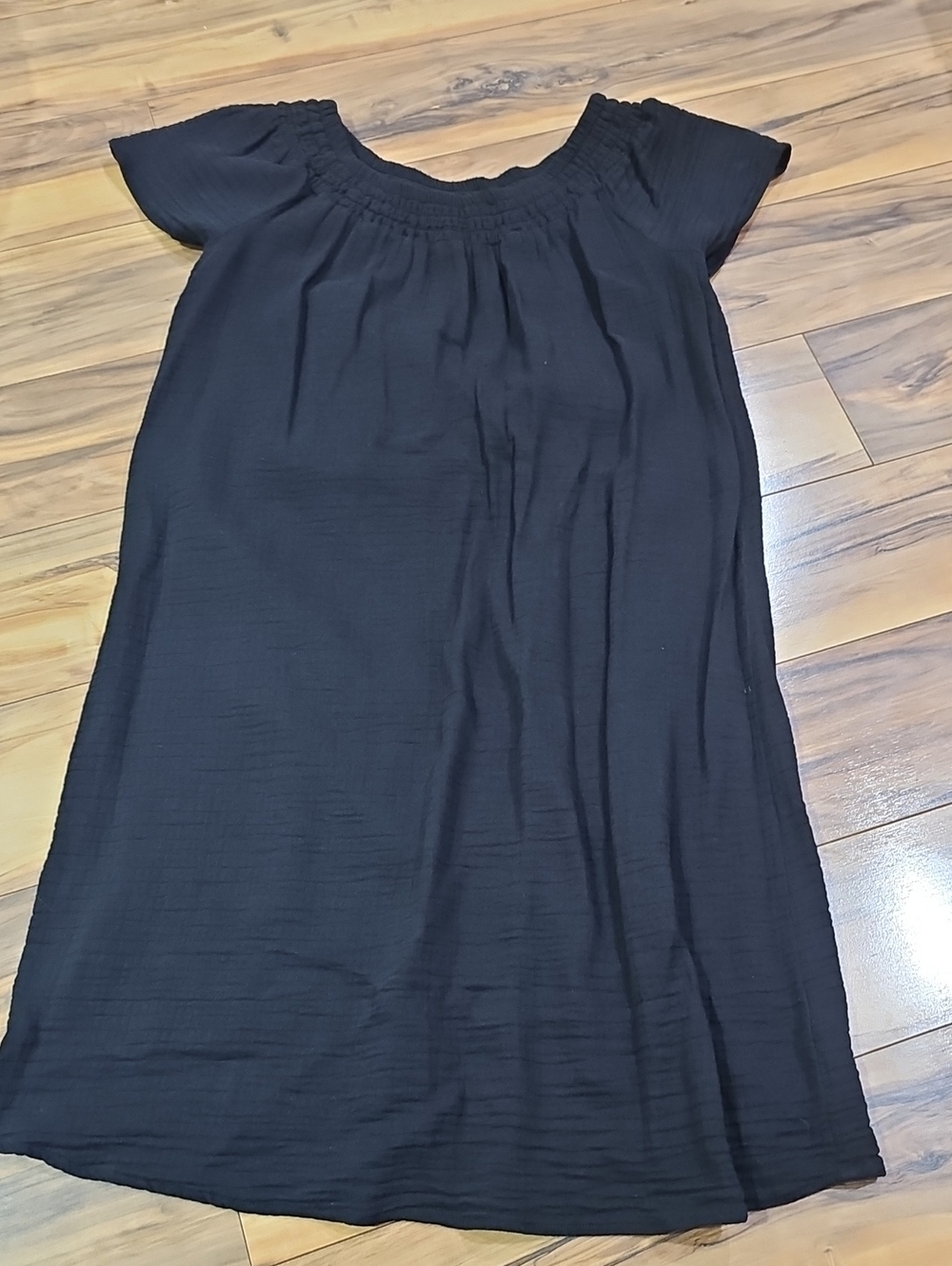 Old Navy Women’s Small Black Short-Sleeve Smocked Neck Dress